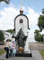 Памятник Макарию калязинскому. г. Калязин